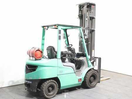 Gázüzemű targoncák 2019  Mitsubishi FG 30 NT (2)