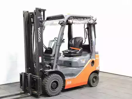Carretilla elevadora diésel 2022  Toyota 42-8 FDF 18 (1)