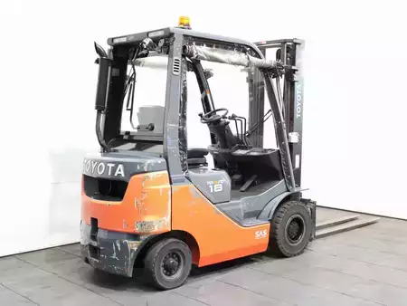 Carretilla elevadora diésel 2022  Toyota 42-8 FDF 18 (2)