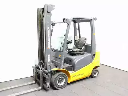 Carrelli elevatori diesel 2013  Jungheinrich DFG 320  G120-380ZT (1)