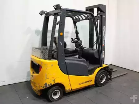 Carrelli elevatori diesel 2013  Jungheinrich DFG 320  G120-380ZT (2)