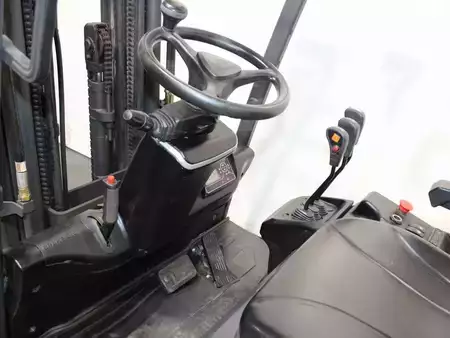 Carrelli elettrici 4 ruote 2017  Hyundai 16 B-9 (4)