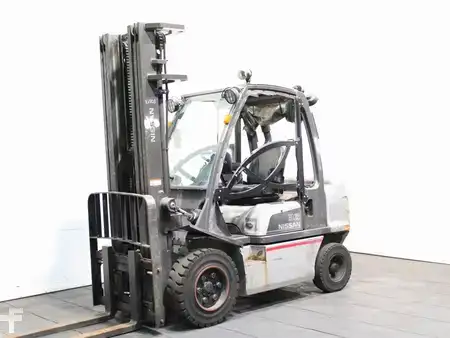 Dieseltrukki 2011  Nissan YG 1 D 2 A 32 Q (1)