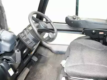 Chariots élévateurs diesel 2018  Yale GP 70 VX  V2740 (4)