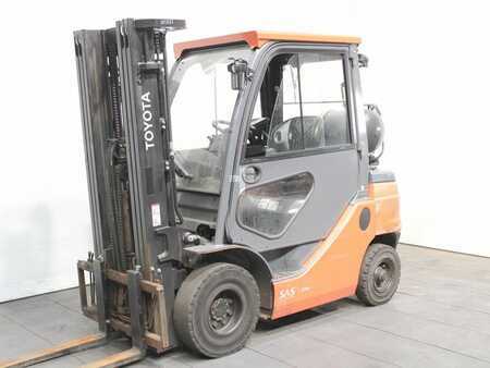 Carrelli elevatori GPL 2022  Toyota 02-8 FGF 25 (1)