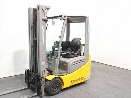 Eléctrico - 3 rodas 2020  Jungheinrich EFG 215  GE100-492DZ (1)