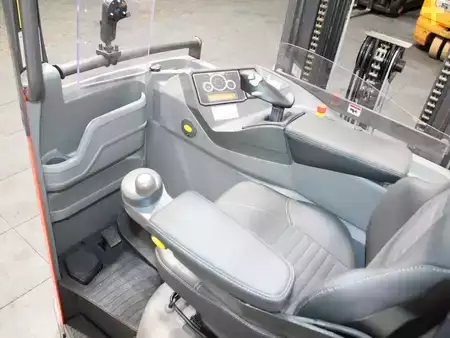 Carretilla retráctil de 4 vías 2023  Linde R 25 F (4)