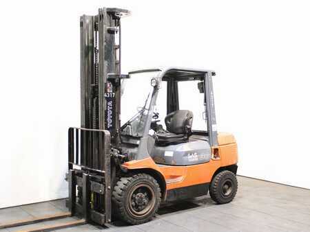 Dieselstapler 2007  Toyota 02-7 FDF 30 (1)