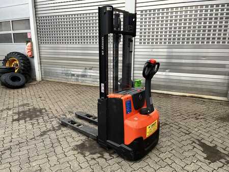 Pallet Stackers 2014  BT SWE120 (1)