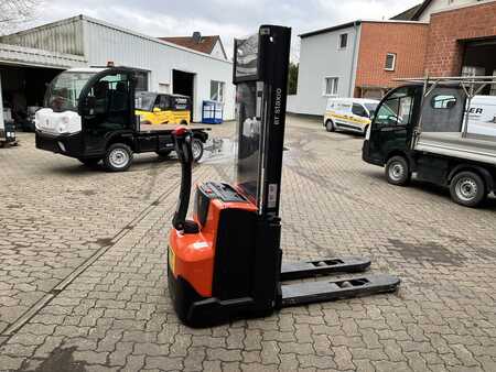 Pallet Stackers 2014  BT SWE120 (3)