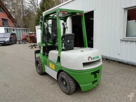 Carrelli elevatori diesel 2012  Artison FD30.48 (4)
