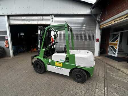 Dieseltrukki 2013  Artison FD35.48 (1)