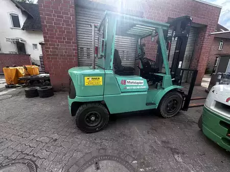 Dieselstapler 2005 Mitsubishi FD40K (1)