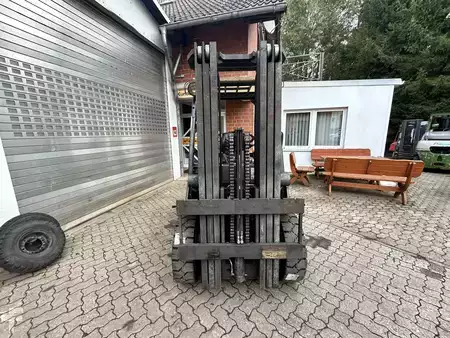 Dieselový VZV 2008 Nissan YG1D2A300 (3)