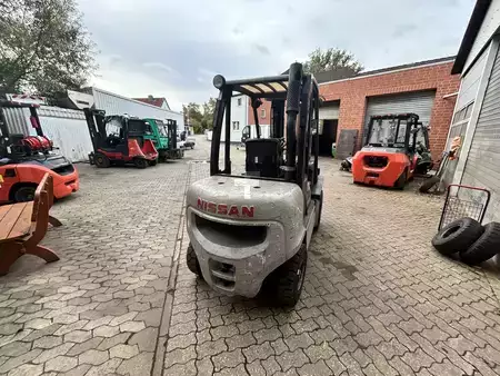 Dieselstapler 2008  Nissan YG1D2A300 (8)