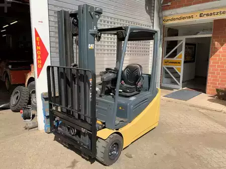 Elektro 3 Rad 2016 CAT Lift Trucks 2ET4000 (2)