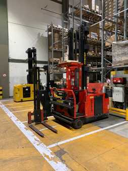 Chariots pour allées étroites 2001 Hyster C1.3 (1)