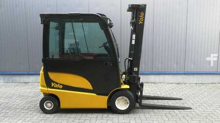 Electric - 4 wheels 2010  Yale ERP25VL (2)