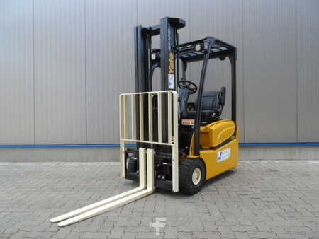 Chariots électriques à 3 roues 2022 Yale ERP15VT (1)