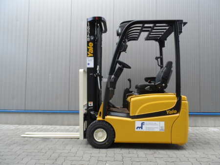 Chariots électriques à 3 roues 2022 Yale ERP15VT (2)