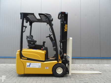 Chariots électriques à 3 roues 2022 Yale ERP15VT (4)