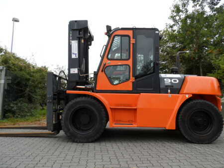 Chariots élévateurs diesel 2012 Doosan D90S-5 (1)
