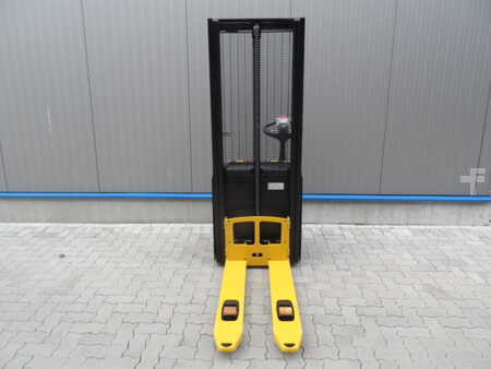 Stacker pedestre 2023  Yale MS10E (4)