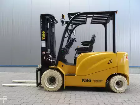 Carrelli elettrici 4 ruote 2023  Yale ERP35UX (2)