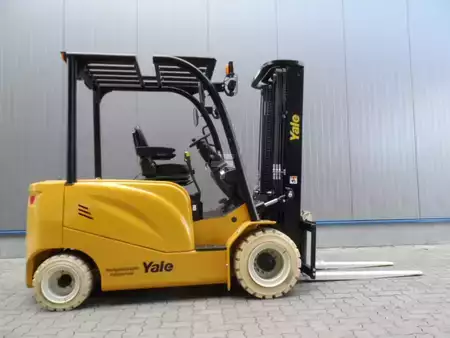 Carrelli elettrici 4 ruote 2023  Yale ERP35UX (4)