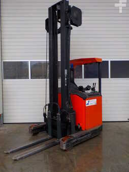 Chariots à mât rétractable 2004 BT RR B2 (1)