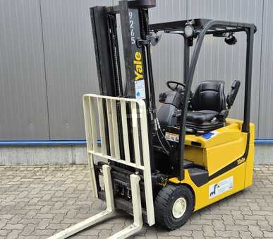 Chariots électriques à 3 roues 2016 Yale ERP15VC (1)