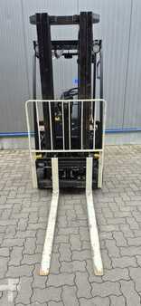 Chariots électriques à 3 roues 2016 Yale ERP15VC (4)