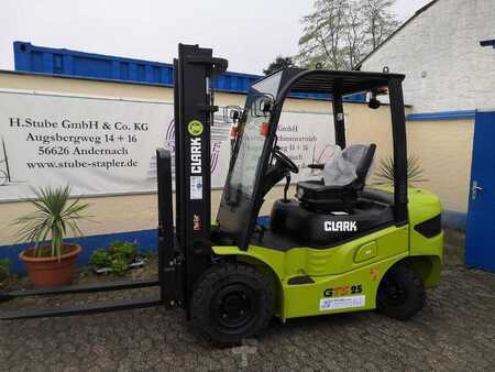 Diesel Forklifts 2022  Clark GTS25D (1)