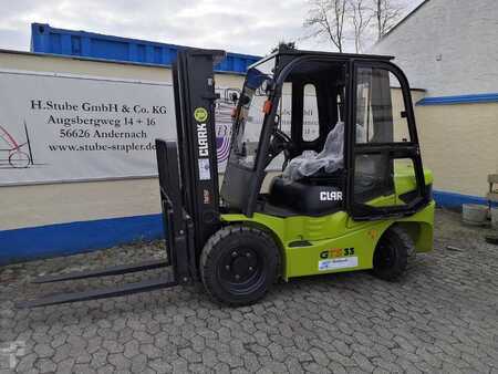 Chariot élévateur diesel 2022  Clark GTS33D (1)