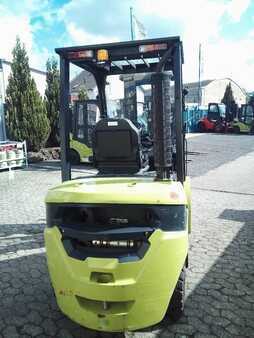 Dieselový VZV 2023  Clark GTS25D (2)