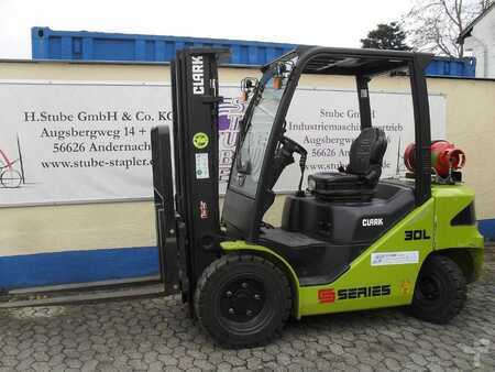 Carrello elevatore a gas 2019  Clark S30L (1)