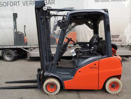 Treibgasstapler 2011 Linde H20 T-01 (1)