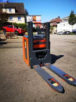 Pallet Stackers 2019  Linde D10ACC (2)