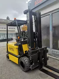 Elektromos 4 kerekű 2001 Yale ERP 30 ALF (1)