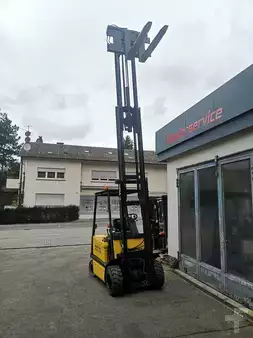 Elektromos 4 kerekű 2001 Yale ERP 30 ALF (2)