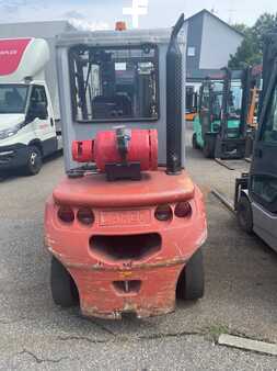 Treibgasstapler 2007 BT C4G300 (2)