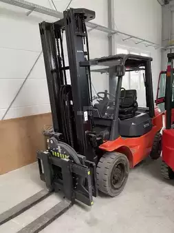 Dízel targoncák 2004 Toyota 62-7FDF30 (1)