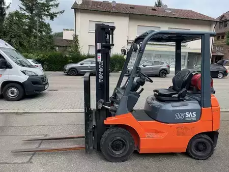 Gázüzemű targoncák 1999 Toyota 42-7FGF15 (1)