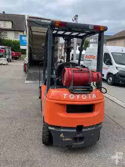 Gázüzemű targoncák 1999 Toyota 42-7FGF15 (2)