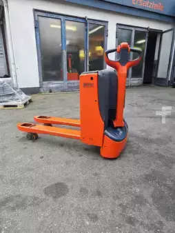 Elektromos emelőkocsik 2009 Linde T 16 (1)