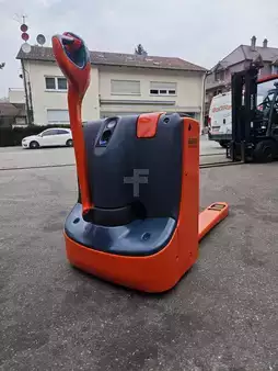 Elektromos emelőkocsik 2009 Linde T 16 (2)