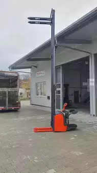 Magasemelésű béka 2013 Linde L14AP (2)