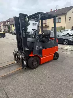Elektromos 4 kerekű 2005 Toyota 7FBMF18 (1)