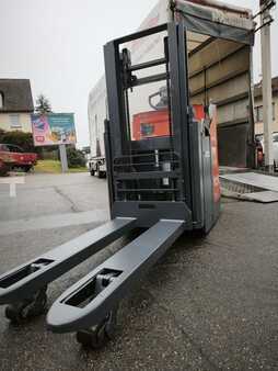 Gerbeurs à conducteur porté debout 2022  Toyota SPE200D (3)