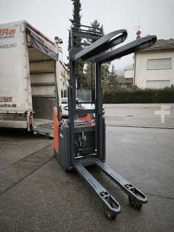 Gerbeurs à conducteur porté debout 2022  Toyota SPE200D (4)